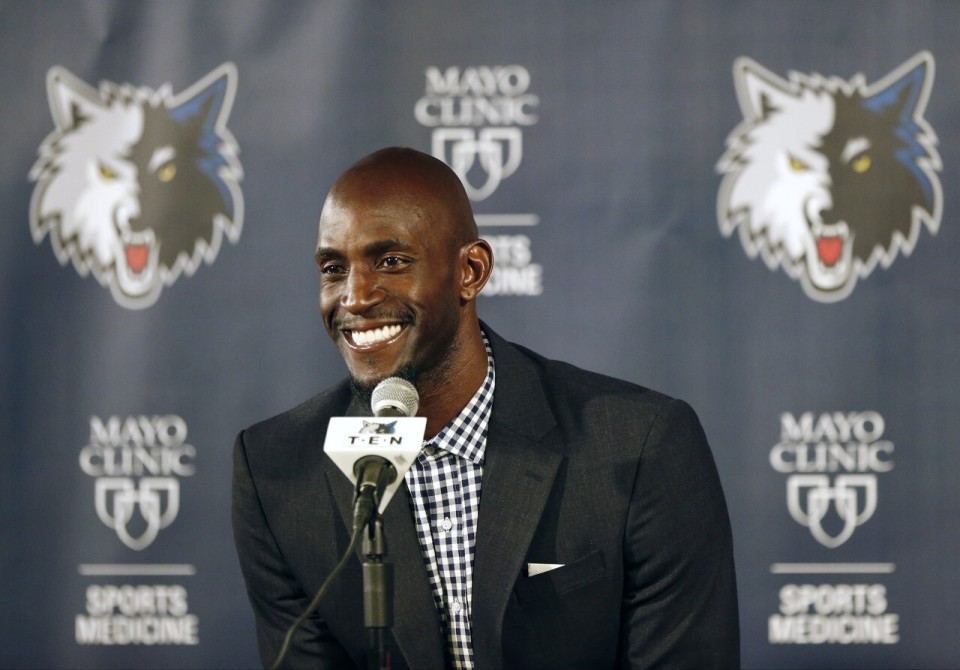 热议海港输球：古斯塔沃停赛影响大；亚冠已是舆论负担（海港落败惹议：古斯塔沃停赛代价不小，亚冠成舆论包袱）