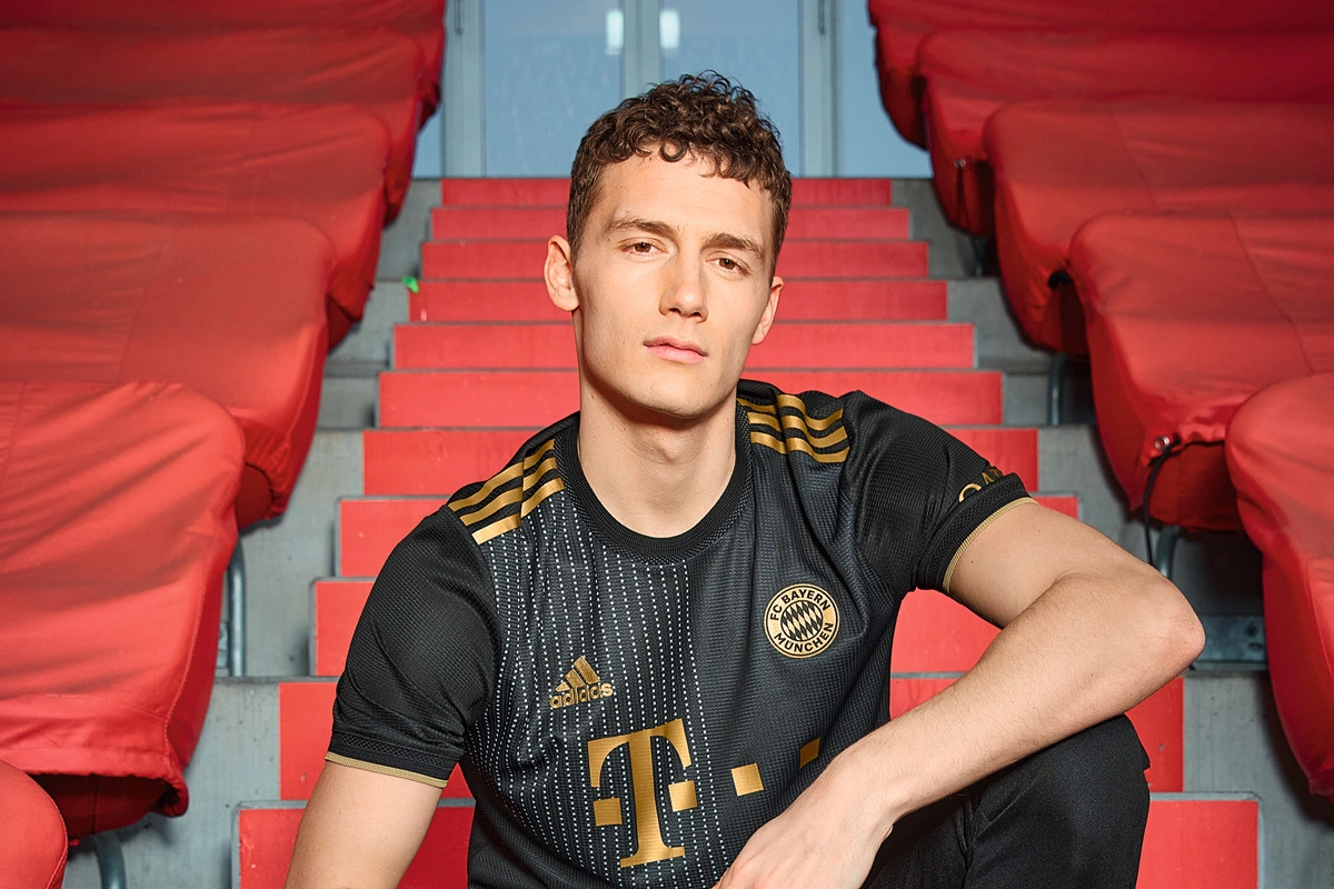 图片报：拜仁正在考察桑托斯19岁的巴西左后卫索萨（拜仁关注桑托斯19岁巴西左后卫索萨，已派员考察）