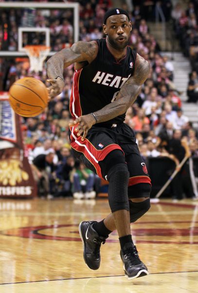 恩里克：登贝莱这次受伤和上次没关系；11打11时拜仁无疑更强（恩里克：登贝莱此番受伤非旧患，11打11时拜仁确实更强）