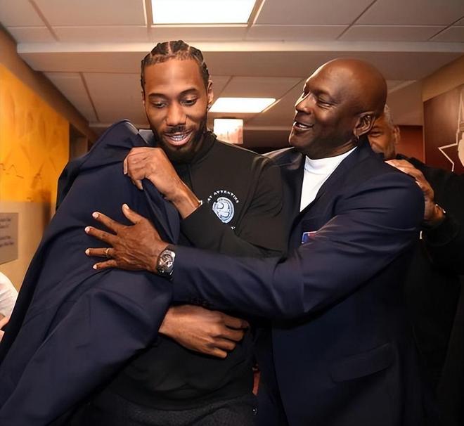 哈兰德单场五球震撼世界（哈兰德独中五元，惊艳足坛）