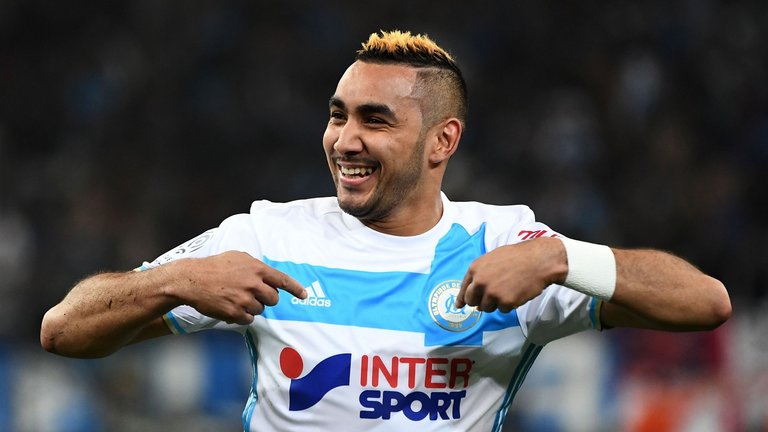 疯狂的足球：米兰门神迈尼昂的盘带合集（足坛狂潮：AC米兰门将迈尼昂盘带集锦）