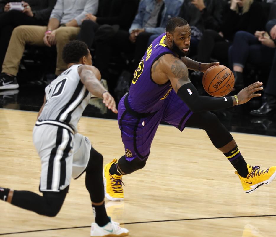 科曼称赞阿尔克马尔19岁中场斯密特：他身上的特质像佩德里（科曼：阿尔克马尔19岁中场斯密特的特质让我想起佩德里）