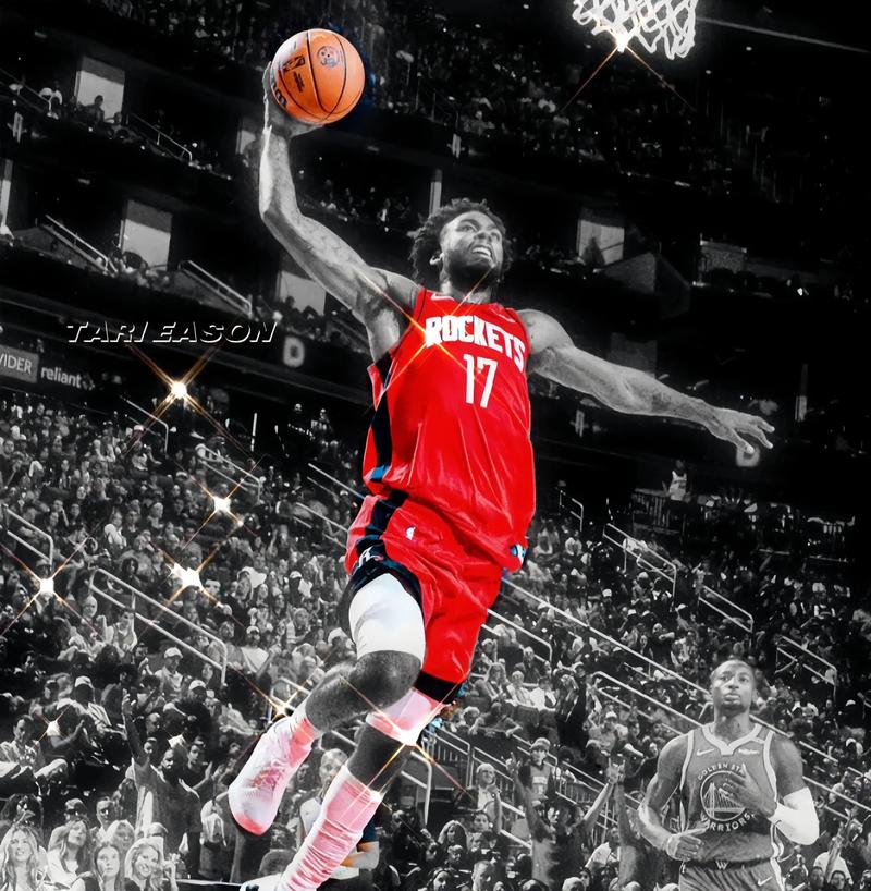 海斯防守神勇，篮筐前守护阵地（海斯镇守篮下，防守无懈可击）