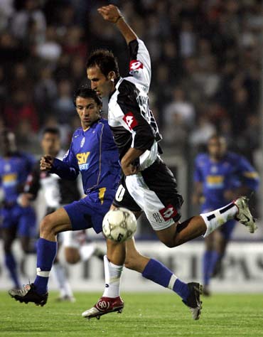 卡梅隆·约翰逊遭遇伤病，掘金前景受影响（卡梅隆·约翰逊伤退，掘金前景堪忧）