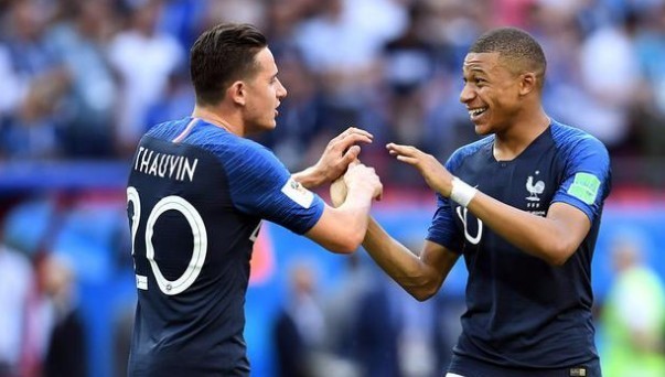 球迷：这队今天有夺冠气质（球迷称这支球队今日尽显冠军相）