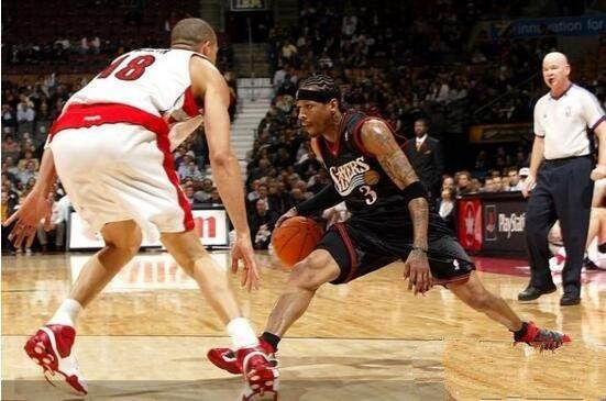 说好的体系呢！勇士上一场首节仅得10分 今天首节12分（所谓体系去哪儿了？勇士首节再低迷：上一场10分，今日也仅12分）