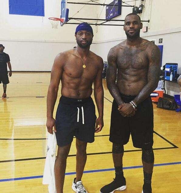 哈维-西蒙斯：我的名字烙印了母亲对巴萨的爱；年少成名并不好（哈维-西蒙斯：我的名字承载母亲对巴萨的深情；少年成名未必是福）