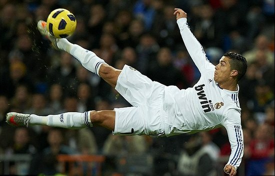 培养出总冠军！圣克拉拉大学退役杰伦·威廉姆斯24号球衣（总冠军摇篮！圣克拉拉大学退役杰伦-威廉姆斯24号球衣）