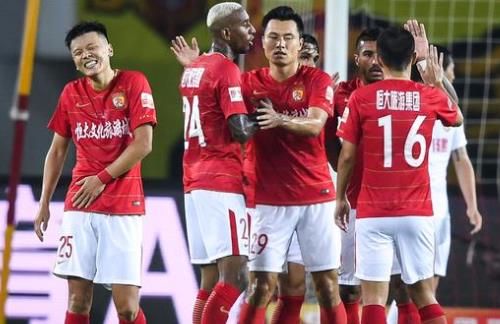 TA：皇马球星团队深度介入更衣室，阿隆索管理面临额外挑战（TA：皇马巨星随行团队深度干预更衣室，阿隆索执教面临新增难题）