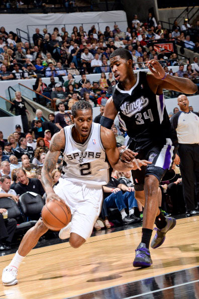 拳怕少壮！火箭小贾阿门联手冲击湖人防线 詹姆斯逐渐力不从心（后浪当道！火箭小贾阿门联手冲击湖人防线，詹姆斯渐显疲态）