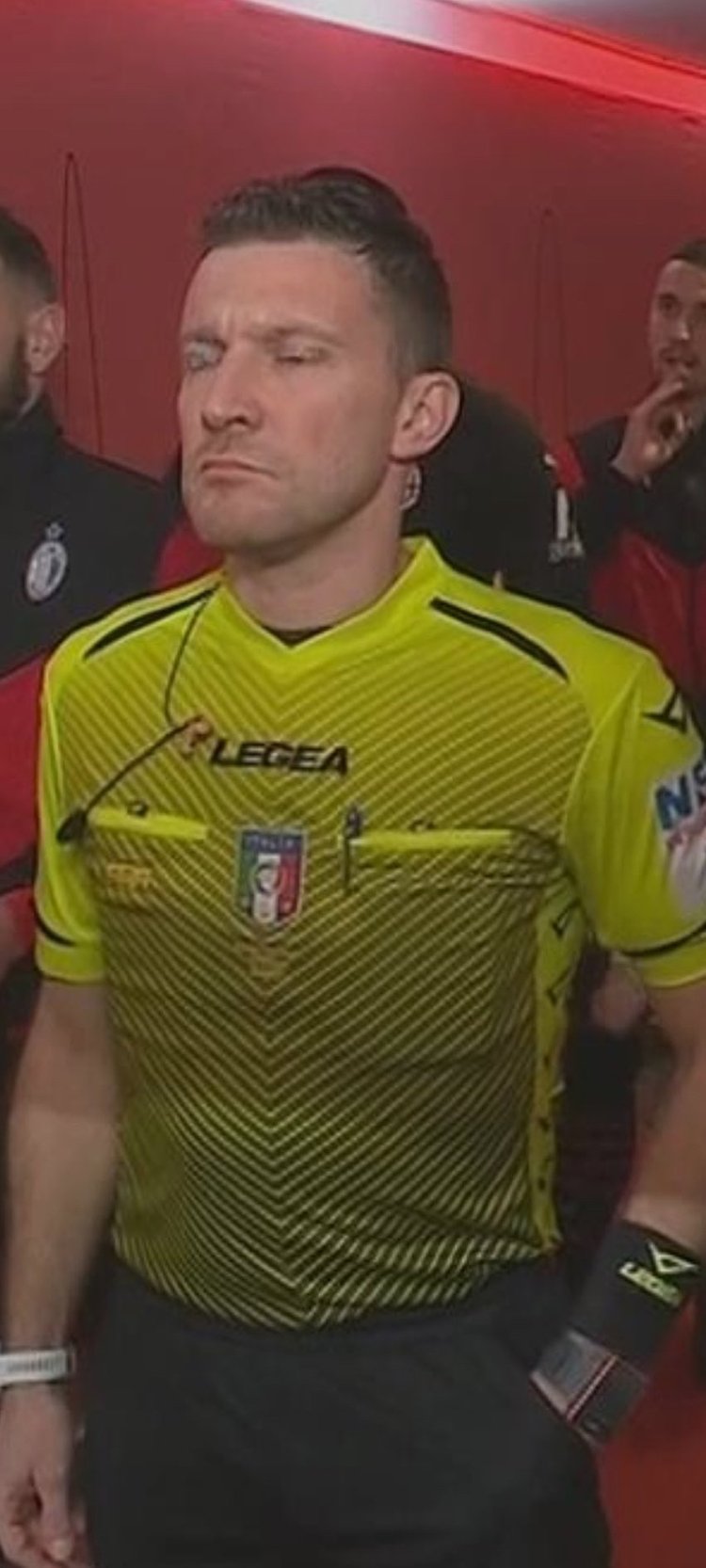 不当冤大头，米切尔拒绝为亲戚提供圣诞大战门票，请自己想法解决（米切尔拒绝亲戚索要圣诞大战门票：不当冤大头，自己想办法）