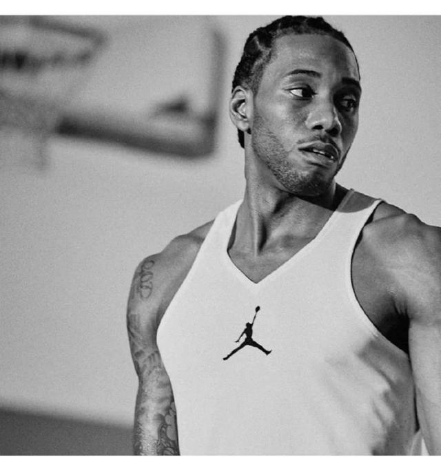 海港亚冠赛前Vlog：吉祥物伊戈已量产；林皇再度作客上海滩（海港亚冠赛前Vlog：伊戈量产上线，林皇再临上海滩）